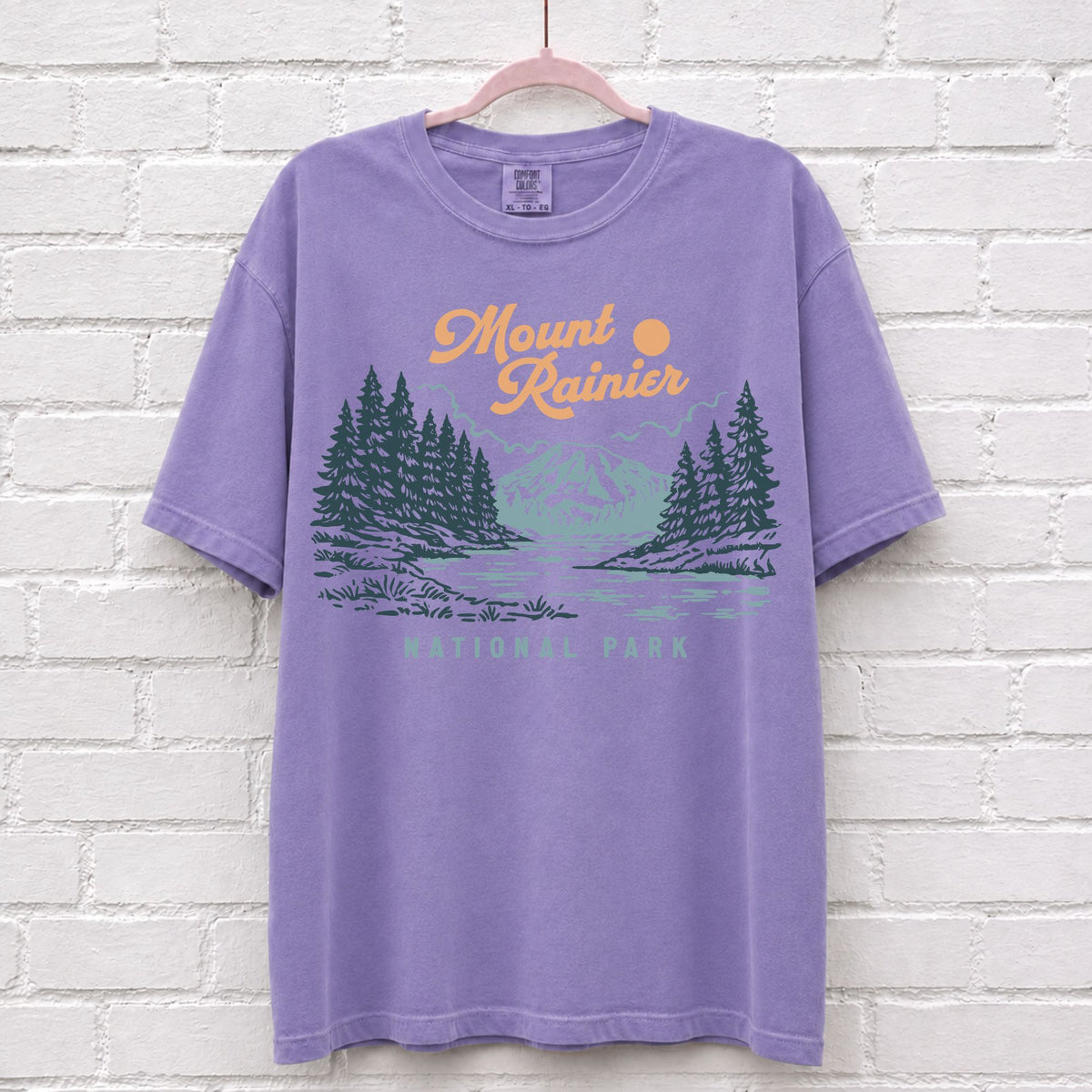 Retro Mount Rainier National Park T-Shirt in Violet