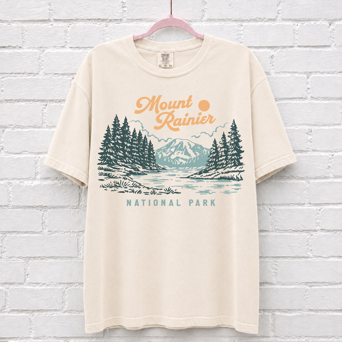 Retro Mount Rainier National Park T-Shirt in Ivory