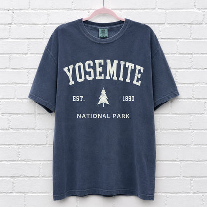 Vintage Yosemite National Park Est 1890 T-Shirt in Denim