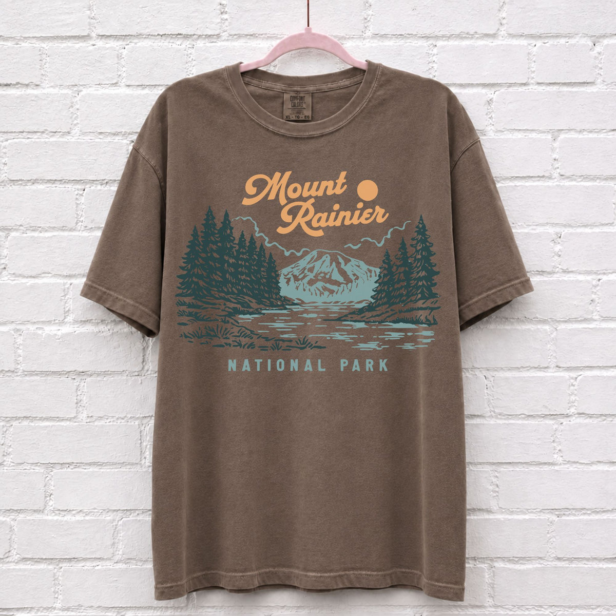 Retro Mount Rainier National Park T-Shirt in Espresso